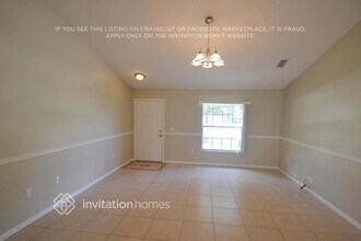 2560 Millwood Ave in Deltona, FL - Foto de edificio - Building Photo