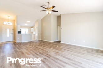 5601 Brookdale Way in Tampa, FL - Building Photo - Building Photo