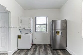 1071 NW 34th St in Miami, FL - Building Photo - Building Photo