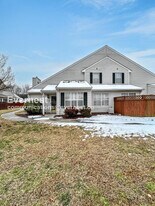 306 Hamlet Ct in Yorktown, VA - Building Photo