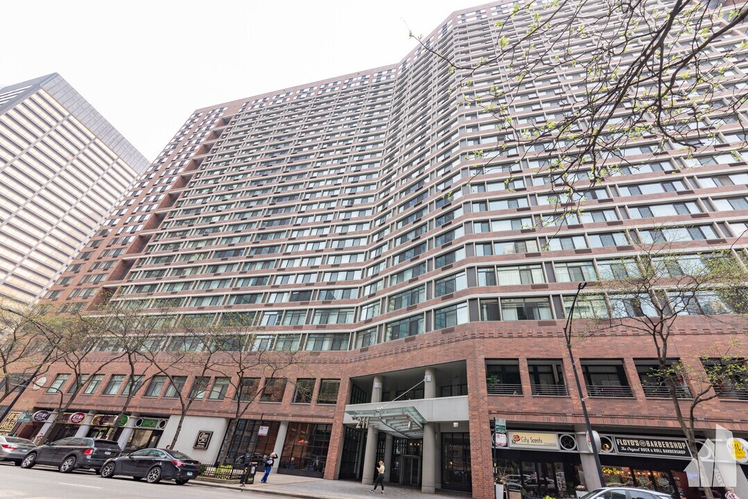 211 E Ohio St, Unit #2713 in Chicago, IL - Foto de edificio