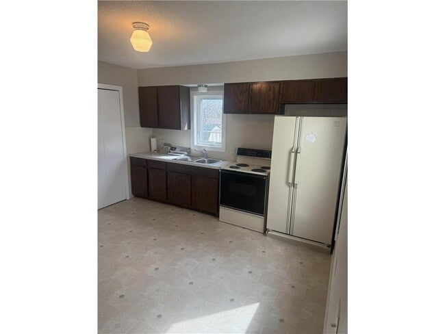301 S Park Ave in Springfield, MN - Building Photo - Building Photo