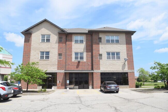 Plaza del Sol in Kenosha, WI - Foto de edificio - Building Photo