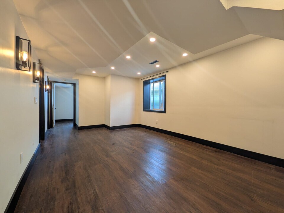 198 Wright Av in Belleville, ON - Building Photo