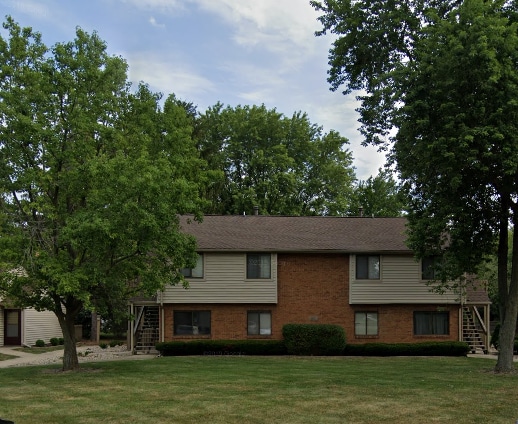property at 1617 Lyndhurst W Dr