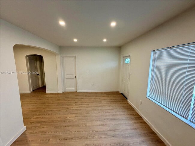 255 NW 32nd St in Miami, FL - Building Photo - Building Photo