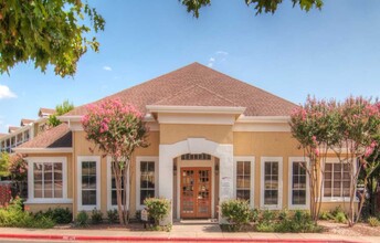 Village at Collinwood in Austin, TX - Building Photo - Building Photo