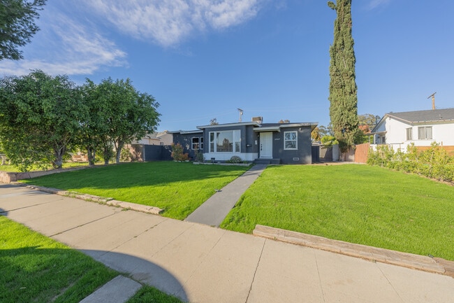 property at 14947 Chatsworth St