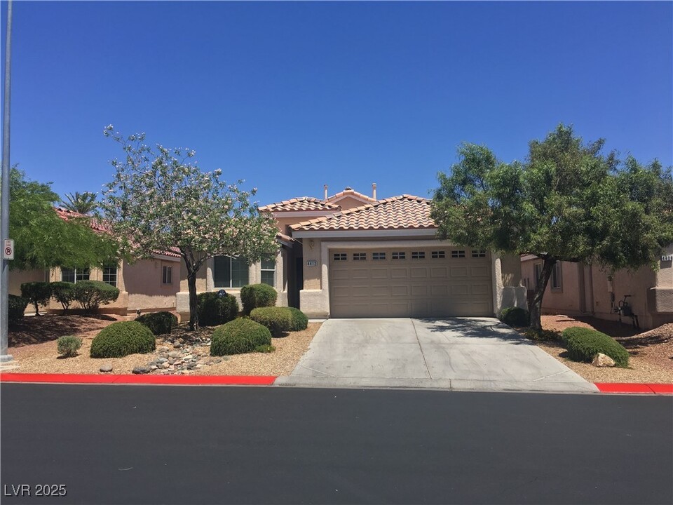 4412 Meadowlark Wing Way in North Las Vegas, NV - Foto de edificio