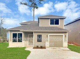 807 Commanche Rd in Montgomery, TX - Building Photo