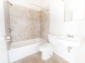 Creston House in Edmonton, AB - Building Photo - Building Photo