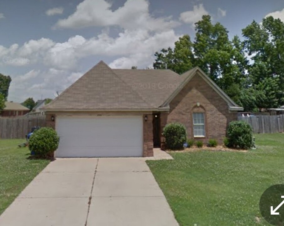 4315 Ravenwood Park W in Horn Lake, MS - Foto de edificio