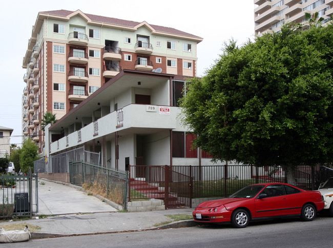 709 Irolo St in Los Angeles, CA - Building Photo - Building Photo