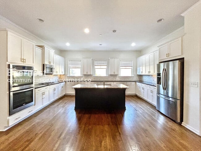 951 Opelousas Way in Sandy Springs, GA - Foto de edificio - Building Photo