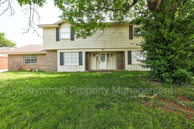 1701 Oakhurst Ave in Norman, OK - Building Photo - Building Photo