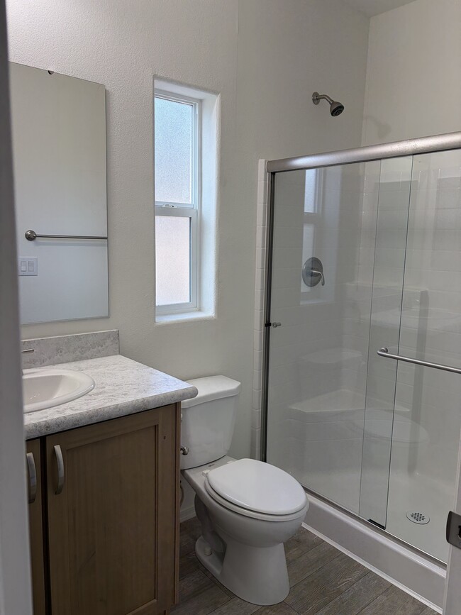 2000 E Frontier Ave in Flagstaff, AZ - Foto de edificio - Building Photo