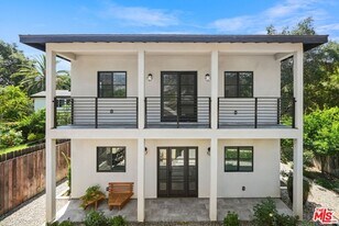 720 W Altadena Dr in Altadena, CA - Building Photo