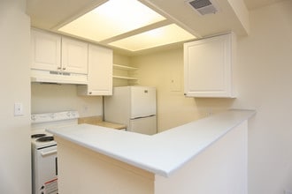 Cloudview Terrace Apartments in Albuquerque, NM - Foto de edificio - Building Photo