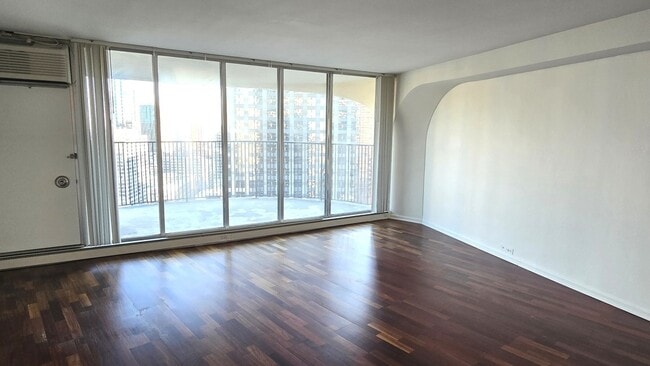 300 N State St, Unit 4710 in Chicago, IL - Foto de edificio - Building Photo