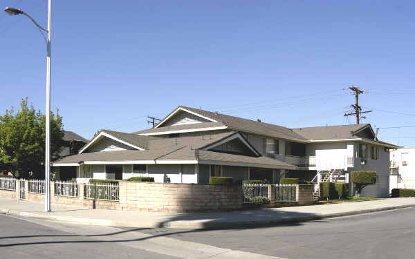 137 S Bandy Ave in West Covina, CA - Foto de edificio