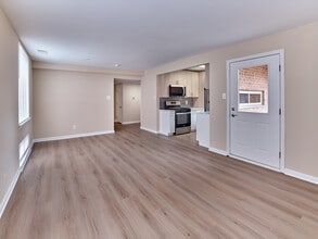 North Crossing in Willow Grove, PA - Building Photo - Building Photo