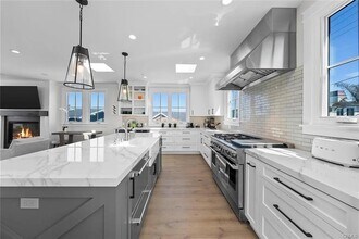 309 Crest Dr in Manhattan Beach, CA - Building Photo - Building Photo