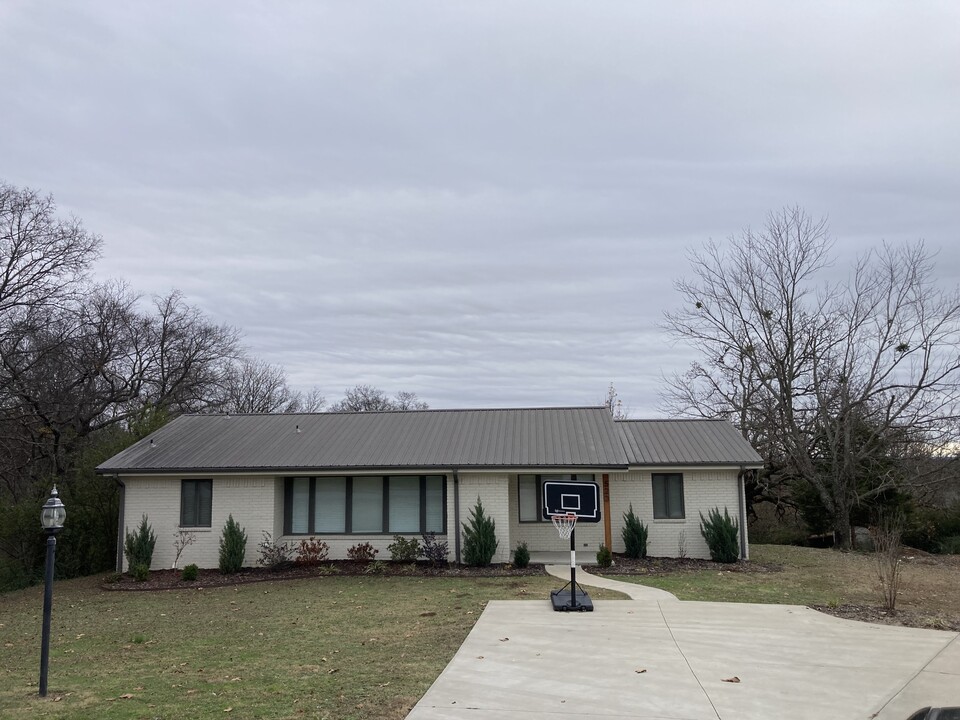 523 Canterbury Dr in Alma, AR - Building Photo