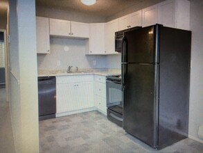 200 SW Florence Ave, Unit G 9 in Gresham, OR - Building Photo - Building Photo