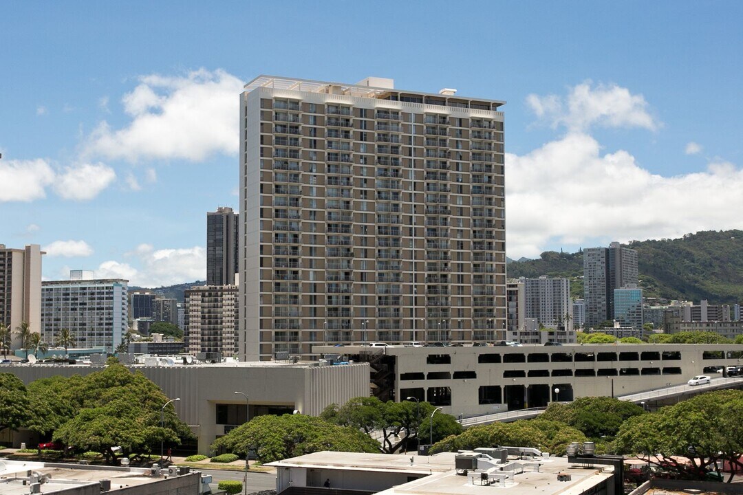1655 Makaloa St in Honolulu, HI - Building Photo