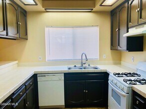 511 E Ivesbrook St in Lancaster, CA - Building Photo - Building Photo