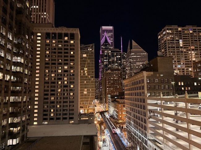 200 N Dearborn St in Chicago, IL - Building Photo - Building Photo