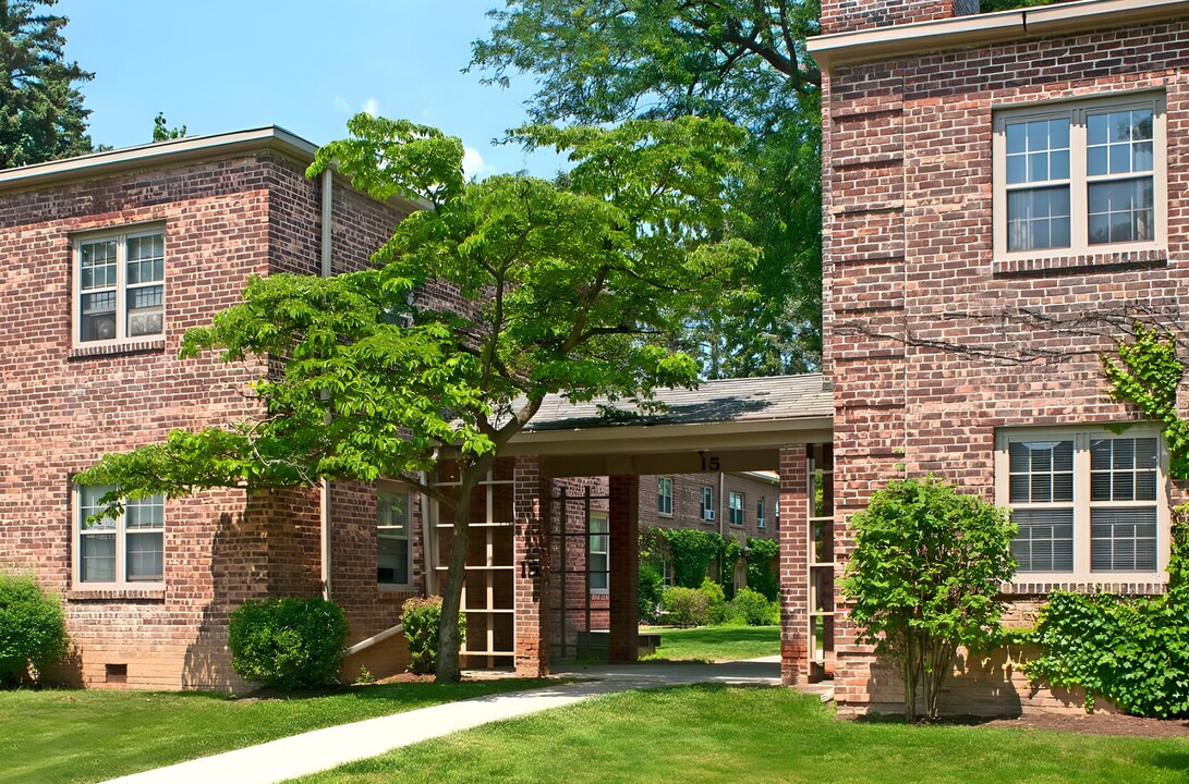 Stonehenge Gardens in Albany, NY - Building Photo