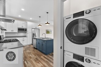 Sutherland Loft Townhouses in Knoxville, TN - Building Photo - Building Photo
