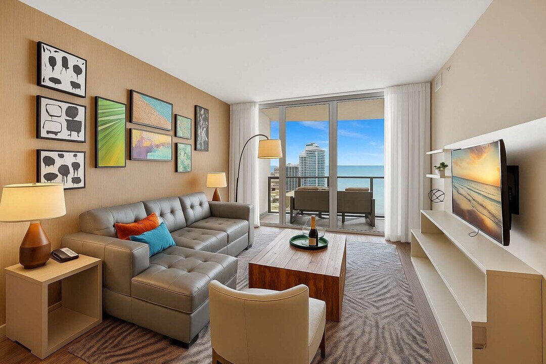 4111 S Ocean Dr in Hollywood, FL - Building Photo