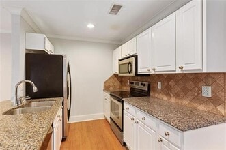 7770 Meadow Rd in Dallas, TX - Building Photo - Building Photo