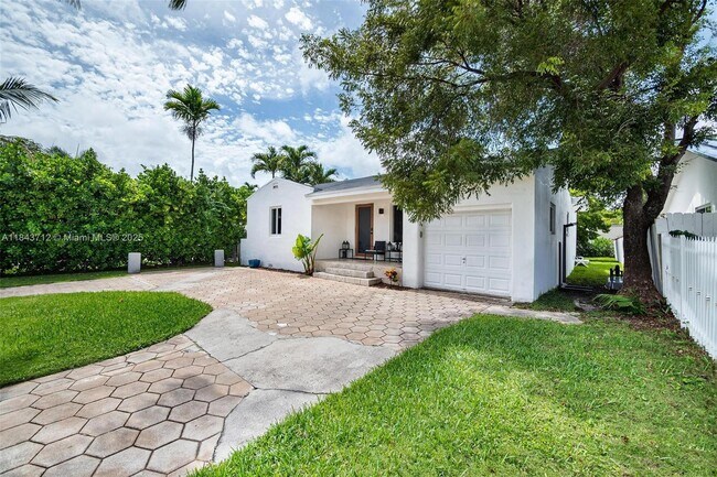 2350 SW 24th Ter in Miami, FL - Building Photo - Building Photo