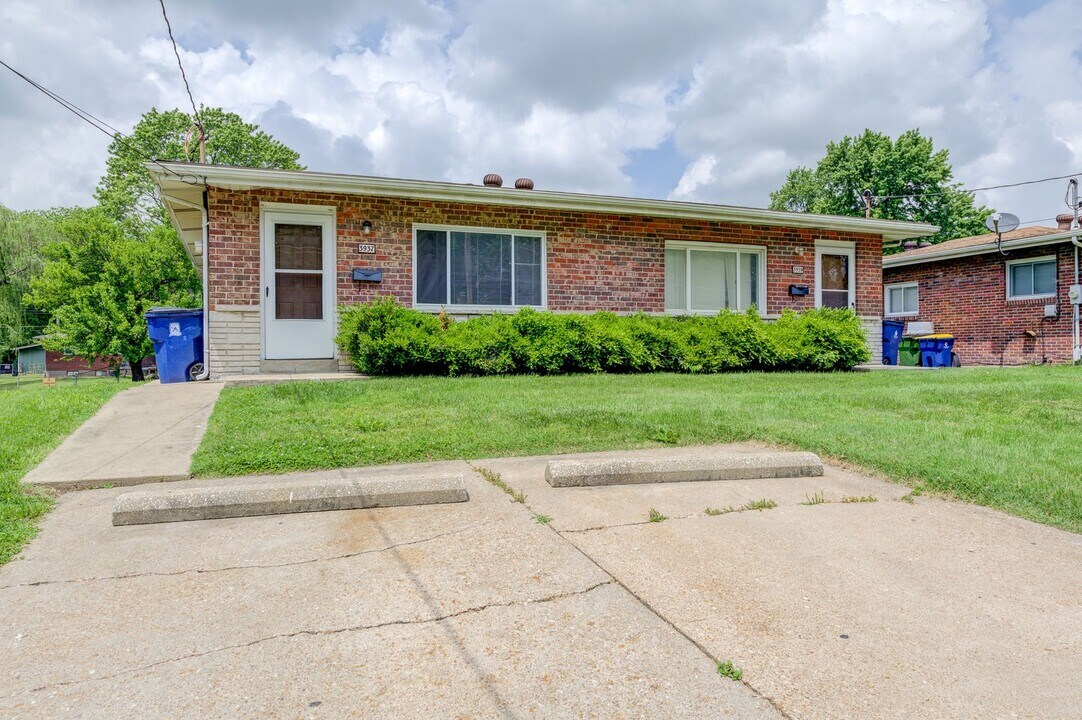 3937 Jane Ave in St. Ann, MO - Building Photo
