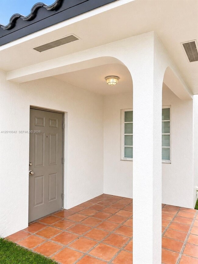 7532 NW 176th St in Hialeah, FL - Building Photo - Building Photo