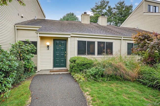 16 Fox Run in South Salem, NY - Building Photo - Building Photo