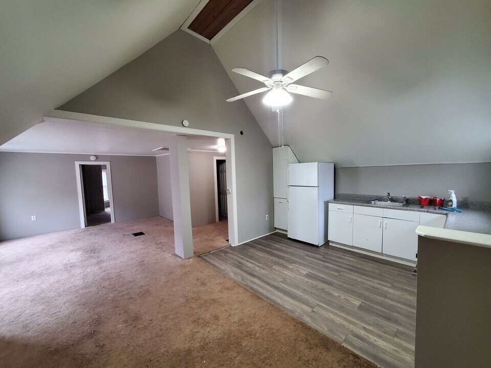8 Linwood Pl in Rochester, NY - Building Photo