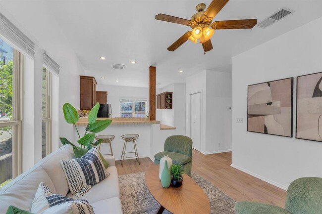 2414 Longview St in Austin, TX - Building Photo - Building Photo