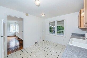 10546 Interlake Ave N in Seattle, WA - Building Photo - Building Photo