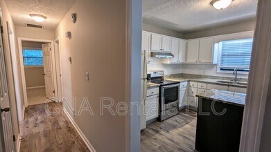 1050 Mathews Ct in Smyrna, GA - Building Photo - Building Photo