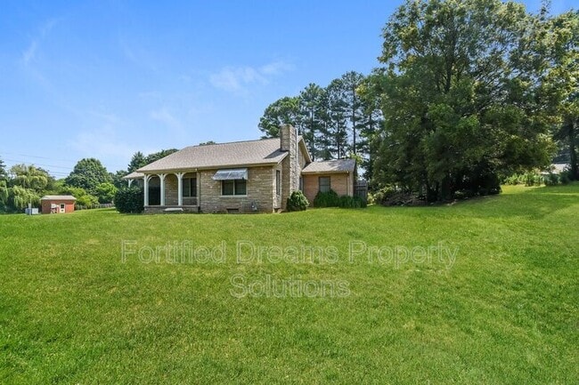 633 S Greensboro St in Liberty, NC - Building Photo - Building Photo