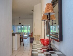 7911 Whitebridge Glen in University Park, FL - Building Photo - Building Photo