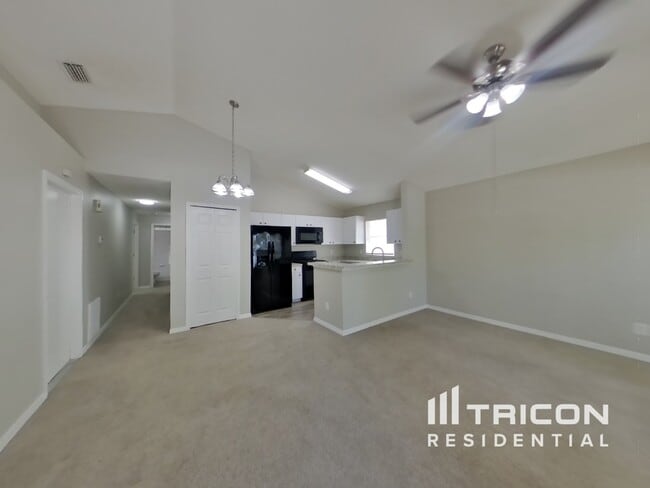 828 Cape Cod Cir in Valrico, FL - Building Photo - Building Photo
