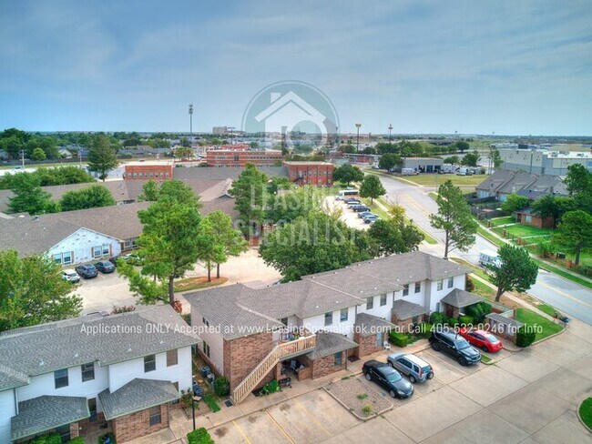 1026 Rambling Oaks Dr in Norman, OK - Building Photo - Building Photo