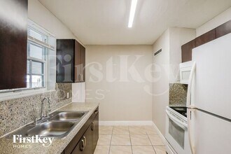 171 W 63rd St in Hialeah, FL - Building Photo - Building Photo