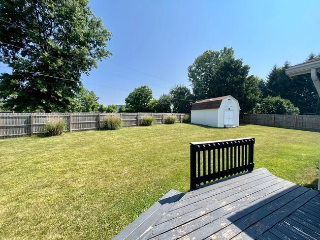 555 Royal Crest Dr in St. Joseph, MI - Foto de edificio - Building Photo