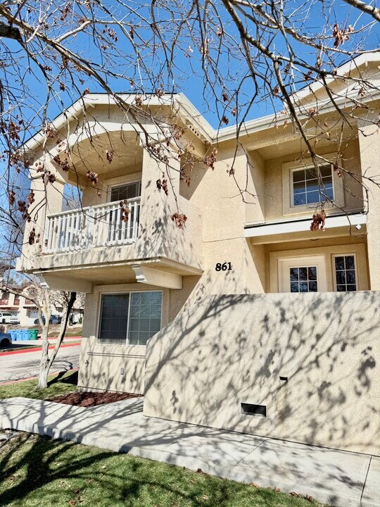 861 Marlbank Pl in Paso Robles, CA - Building Photo